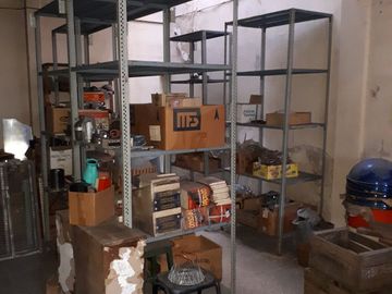 Lote 8,66 x 55 Galpón y 3 deptos por pasillo