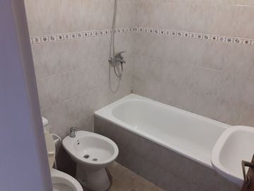 EXCELENTE DEPARTAMENTO DE 2 AMBIENTES EN PLENO CENTRO DE PALOMAR