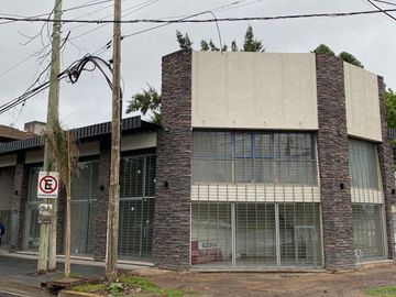 Excelente local comercial en alquiler en Pilar