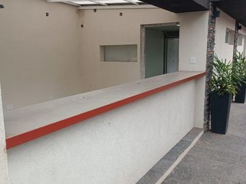 Excelente local comercial en alquiler en Pilar