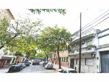 PH 3 amb. tipo Casa Frente 1 piso con balcón Muy linda la cocina y el baño por sus remodelaciones-