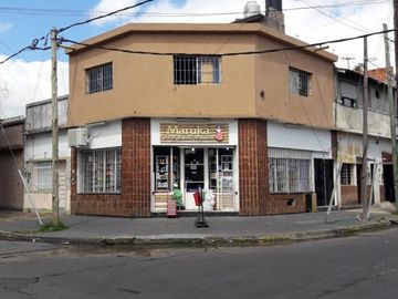 Excelente local comercial + piso de 3 ambientes