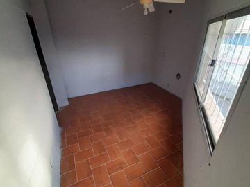 Excelente local comercial + piso de 3 ambientes