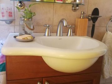 Hermoso y cómodo departamento de tres ambientes con cochera en venta en San Isidro.