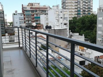 Alquiler 2 ambientes con balcón, excelente estado Almagro.