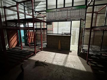 ALQUILER IMPORTANTE  LOCAL COMERCIAL  CON ENTRADA POR DOS CALLES