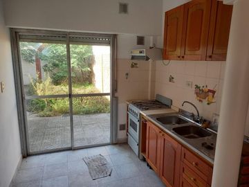 DUPLEX INTERNO DE 3 AMBIENTES   AL CONTRA FRENTE CON AMPLIO PATIO