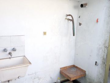 DUPLEX INTERNO DE 3 AMBIENTES   AL CONTRA FRENTE CON AMPLIO PATIO