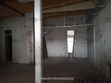 BARBARO ALQUILA GALPON EN VILLA LYNCH