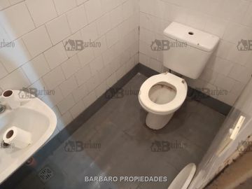 BARBARO ALQUILA GALPON EN VILLA LYNCH