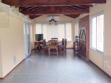 Excelente Chalet de dos plantas en Barrio Privado Echeverria del Lago