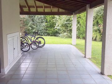 Excelente Chalet de dos plantas en Barrio Privado Echeverria del Lago