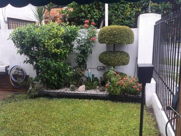 ¡OPORTUNIDAD… EXCELENTE CASA 2 AMB. EN IMPECABLE ESTADO