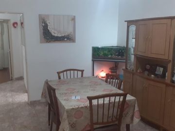 ¡OPORTUNIDAD… EXCELENTE CASA 2 AMB. EN IMPECABLE ESTADO