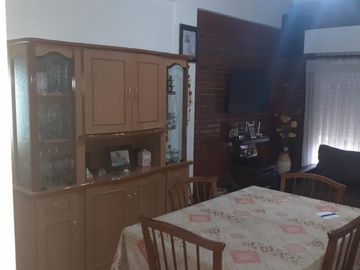 ¡OPORTUNIDAD… EXCELENTE CASA 2 AMB. EN IMPECABLE ESTADO