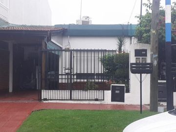 ¡OPORTUNIDAD… EXCELENTE CASA 2 AMB. EN IMPECABLE ESTADO