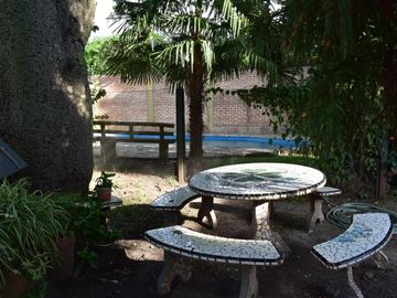 Chalet 4 Ambientes, Lote más de 1000 m2, piscina, quincho. Apto crédito