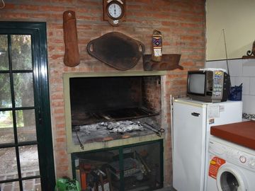 Chalet 4 Ambientes, Lote más de 1000 m2, piscina, quincho. Apto crédito