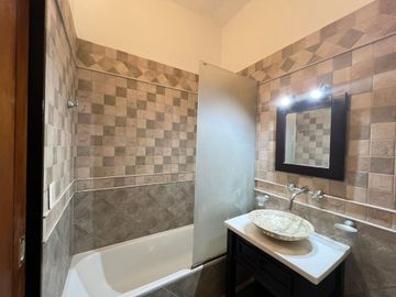 CASA 4 AMBIENTES EN VENTA EN ALDO BONZI CON DEPEND