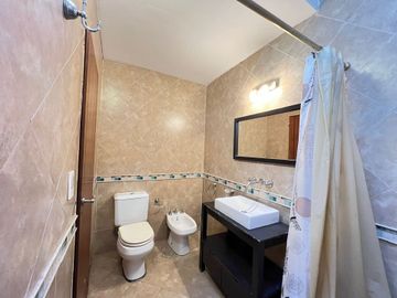 CASA 4 AMBIENTES EN VENTA EN ALDO BONZI CON DEPEND