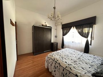 CASA 4 AMBIENTES EN VENTA EN ALDO BONZI CON DEPEND
