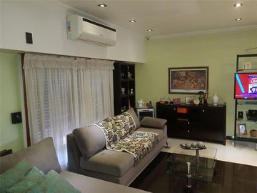 Venta de Casa y Departamento Apta Crédito en S. A. de Padua, calle Bme. Mitre