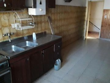 VENTA EN BLOCK,  Dos departamentos y un local , distintos rubros.