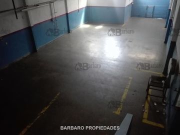 BARBARO ALQUILA GALPON EN VILLA LYNCH SALIDA A DOS CALLES