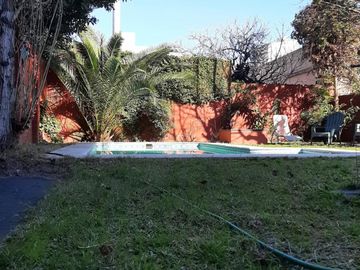 Hermosa Casa con cochera, Jardin, Pileta