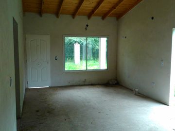 CASA A EST, SE ENTREGA TOTALM. TERMINADA - LOTE 400 m2. A METROS EST. LA REJA - APTA CRÉDITO - NOVOA PROPIEDADES