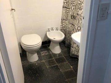 Hermoso departamento en CABA de 2 ambientes, muy amplio y luminoso.-