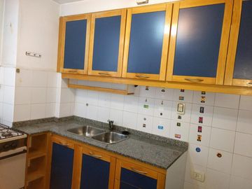 Departamento de 3 ambientes. Luminoso