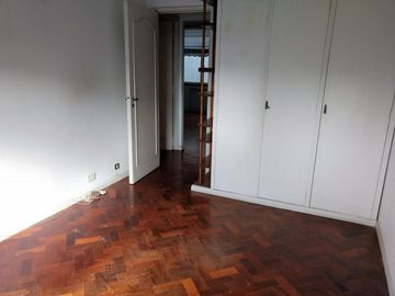 Departamento de 3 ambientes. Luminoso