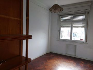 Departamento de 3 ambientes. Luminoso