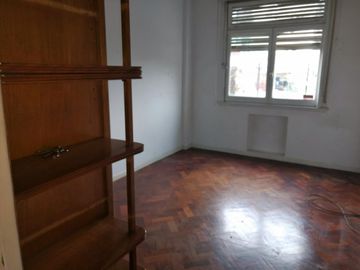 Departamento de 3 ambientes. Luminoso