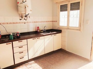 Casa Americana De 5 Ambientes Con Cochera