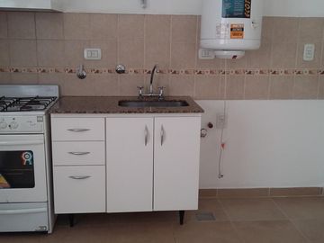 Departamento Monoambiente En Alequiler, La Roche 400, Morón