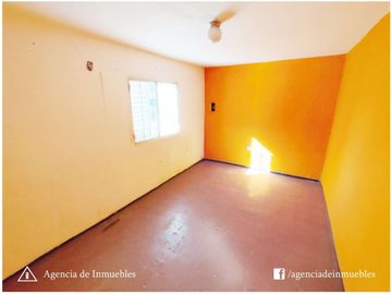 VENDE: Casa 2 Dormitorios / Hulluman 1800 -Barrio Ayacucho