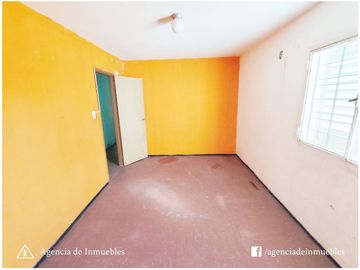 VENDE: Casa 2 Dormitorios / Hulluman 1800 -Barrio Ayacucho