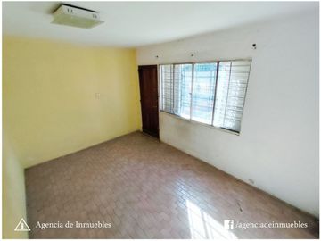 VENDE: Casa 2 Dormitorios / Hulluman 1800 -Barrio Ayacucho