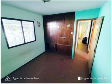 VENDE: Casa 2 Dormitorios / Hulluman 1800 -Barrio Ayacucho