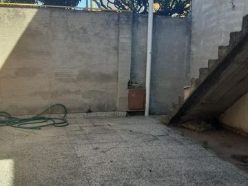 VENTA - Amplio PH en Planta Alta de 3 Ambientes a Metros de  Av. H. Yrigoyen