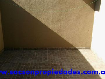 V679 Ramos Mejia departamento 1 amb.con Patio