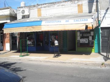 2 LOCALES CON PH AL FONDO