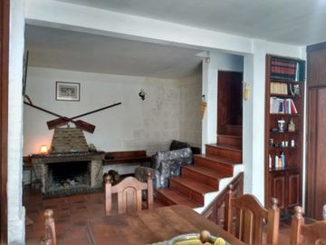 EXCELENTE CASA QUINTA