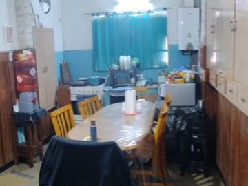 ROSARIO,BARRIO:LUDUEÑA,CASA 4AMBIENTES, AMPLIO METRAJE BUENA UBICACION /ESTADO OPORTUNIDAD,