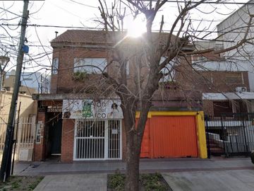 CASA PH 2 AMBIENTES EN PB Y DEPTO DE 3 AMB EN PLANTA ALTA