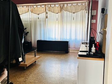 CASA EN LOTE PROPIO CON FONDO LIBRE Y PISCINA.