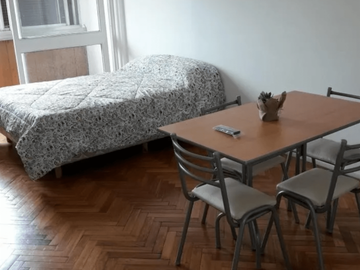 EXCELENTE MONOAMBIENTE, AMPLIO,  LUMINOSO Y AMOBLADO