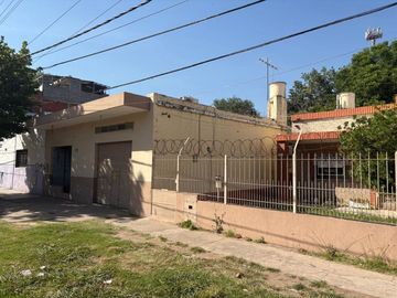 VENTA CASA CON LOCALES Y DEPTO EN SAN MIGUEL
